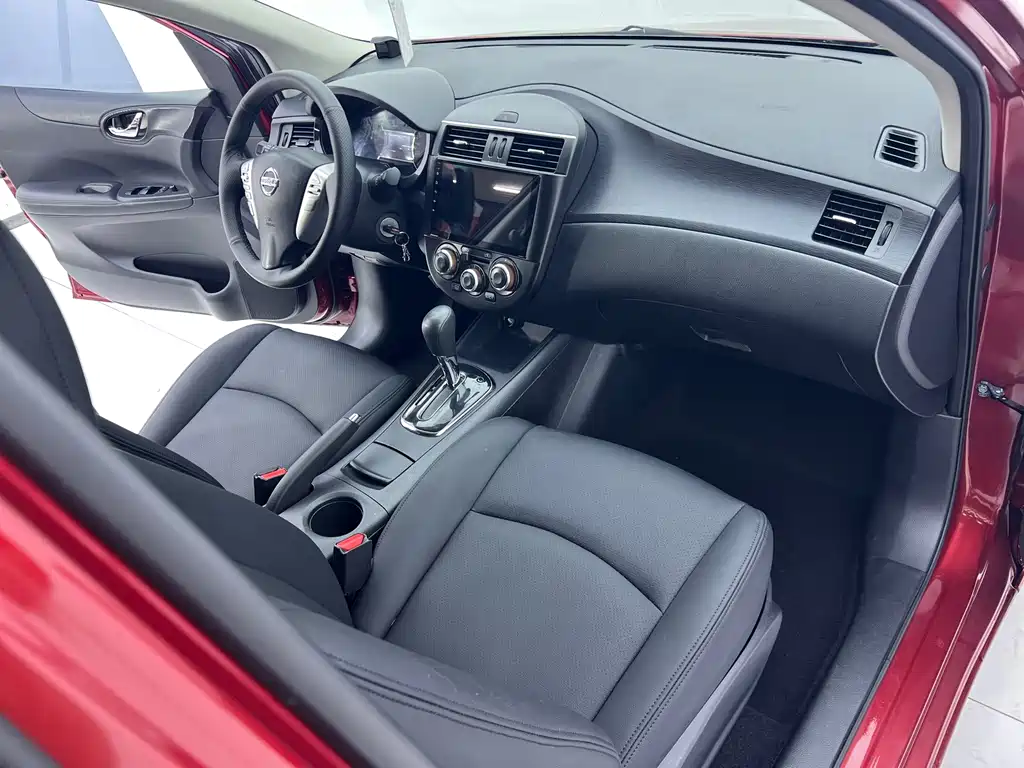 Nissan Tiida — миниатюра 9