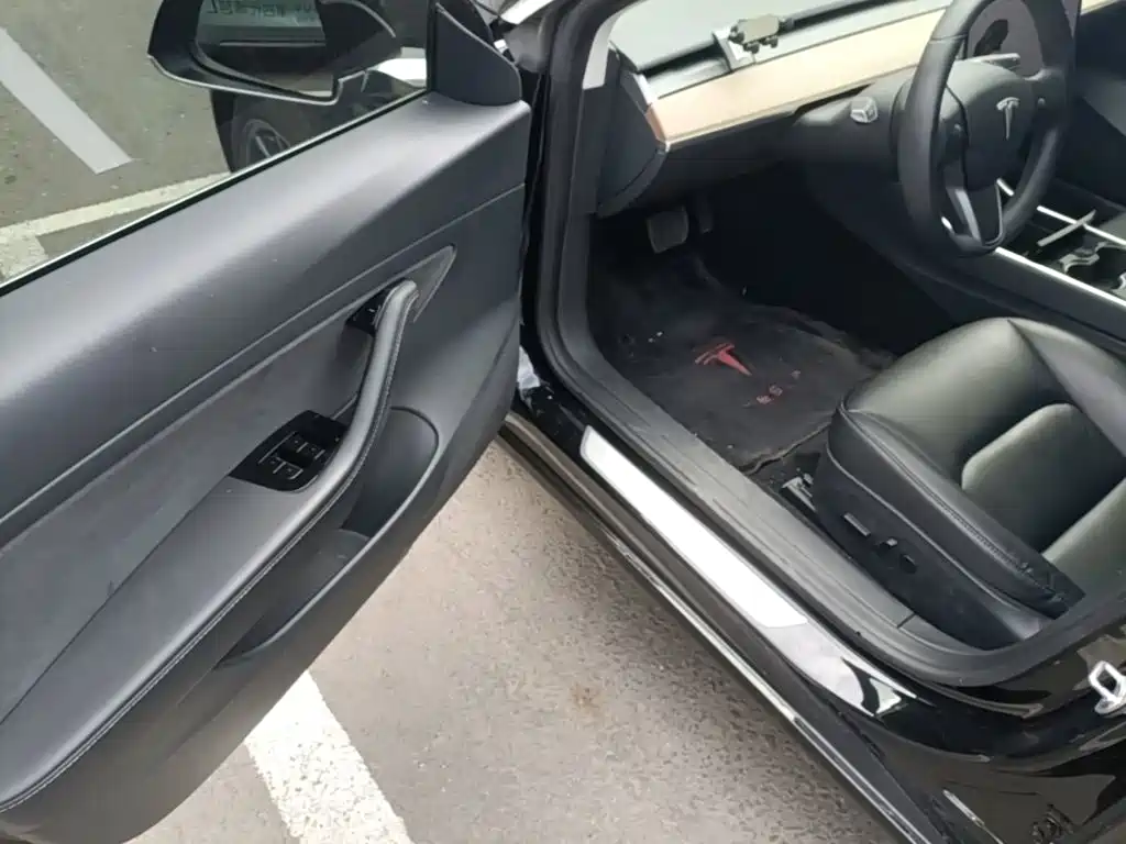 Tesla Model 3 — миниатюра 16