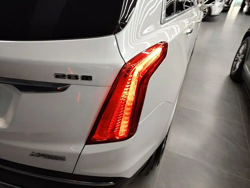 Cadillac XT5 — миниатюра 8