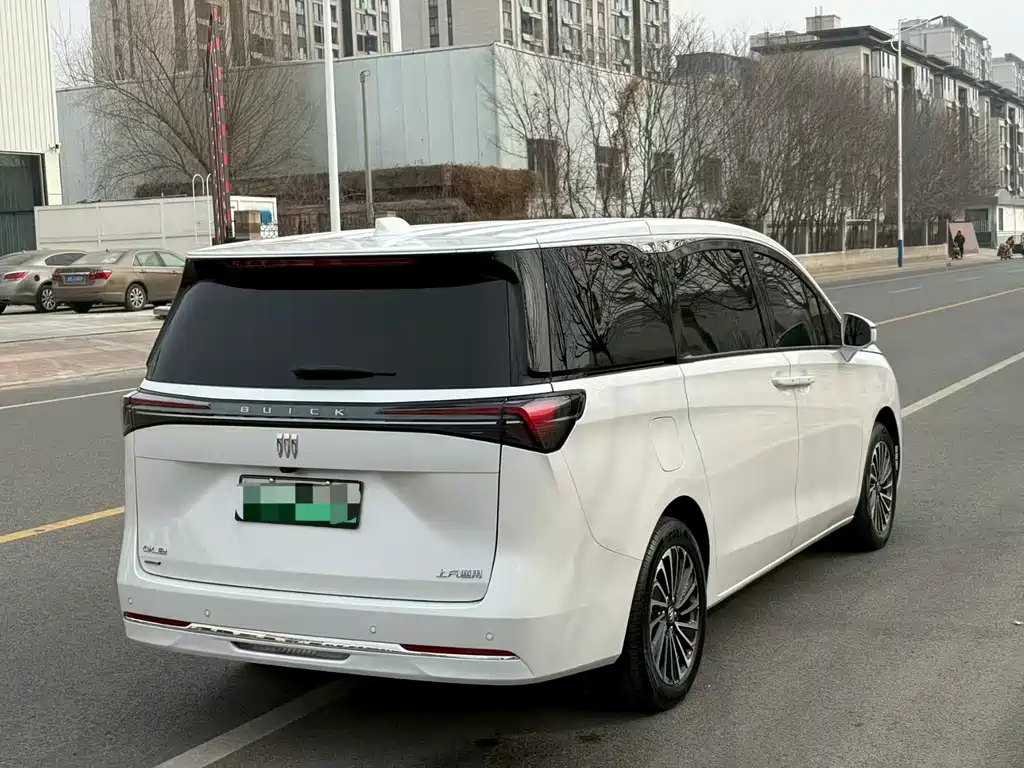 Buick GL8 Hybrid — миниатюра 5