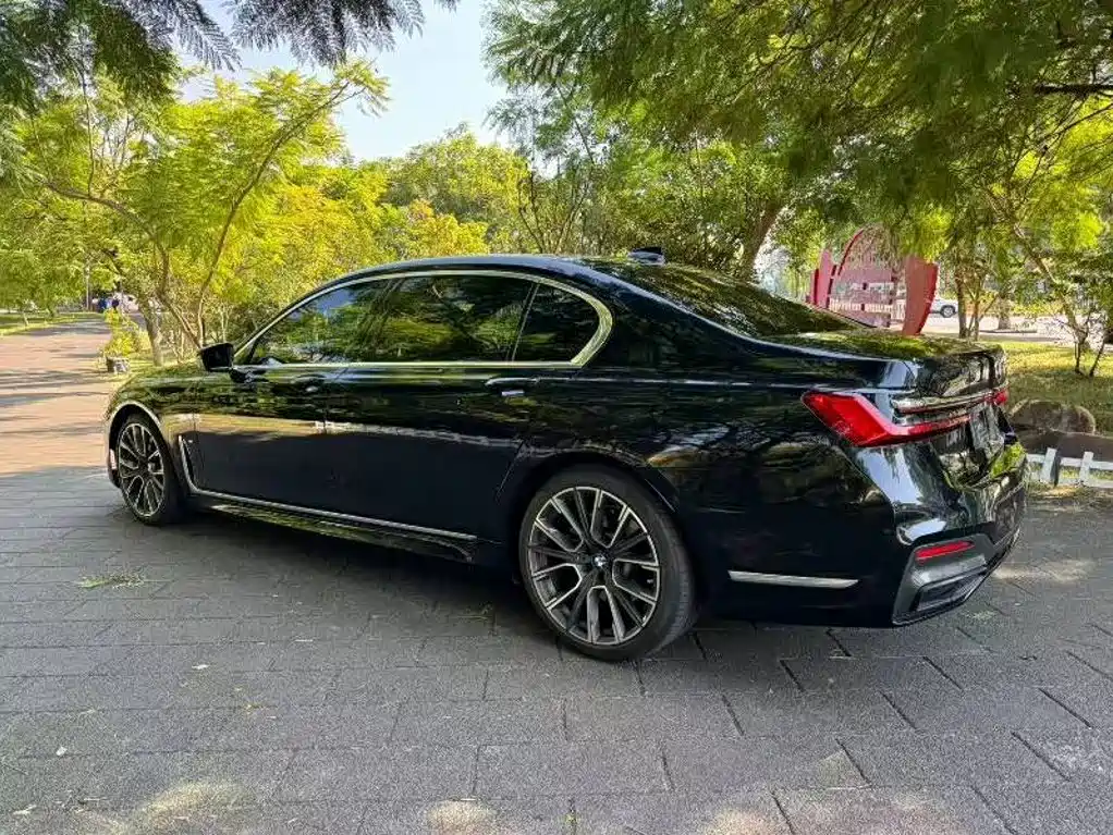 BMW 7 Series — миниатюра 7