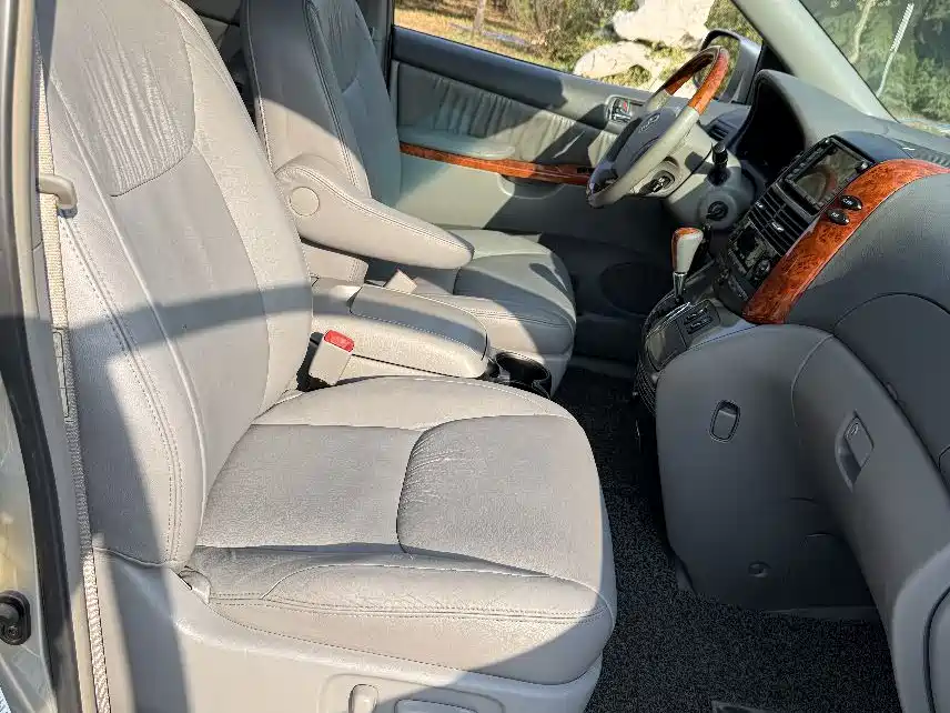 Toyota Sienna — миниатюра 15