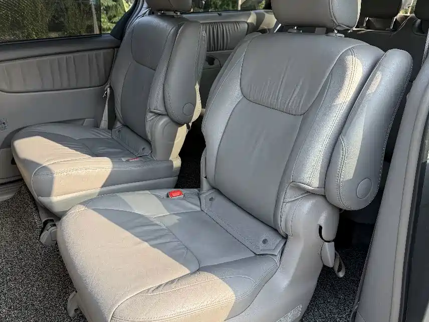Toyota Sienna — миниатюра 20