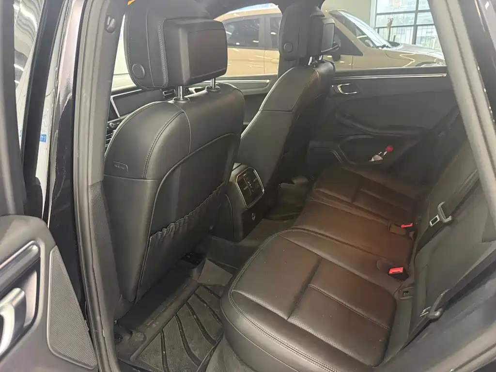 Porsche Macan — миниатюра 7