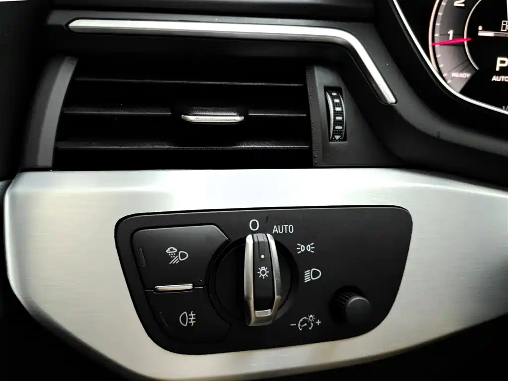 Audi A4L id 4622368 из Китая 19