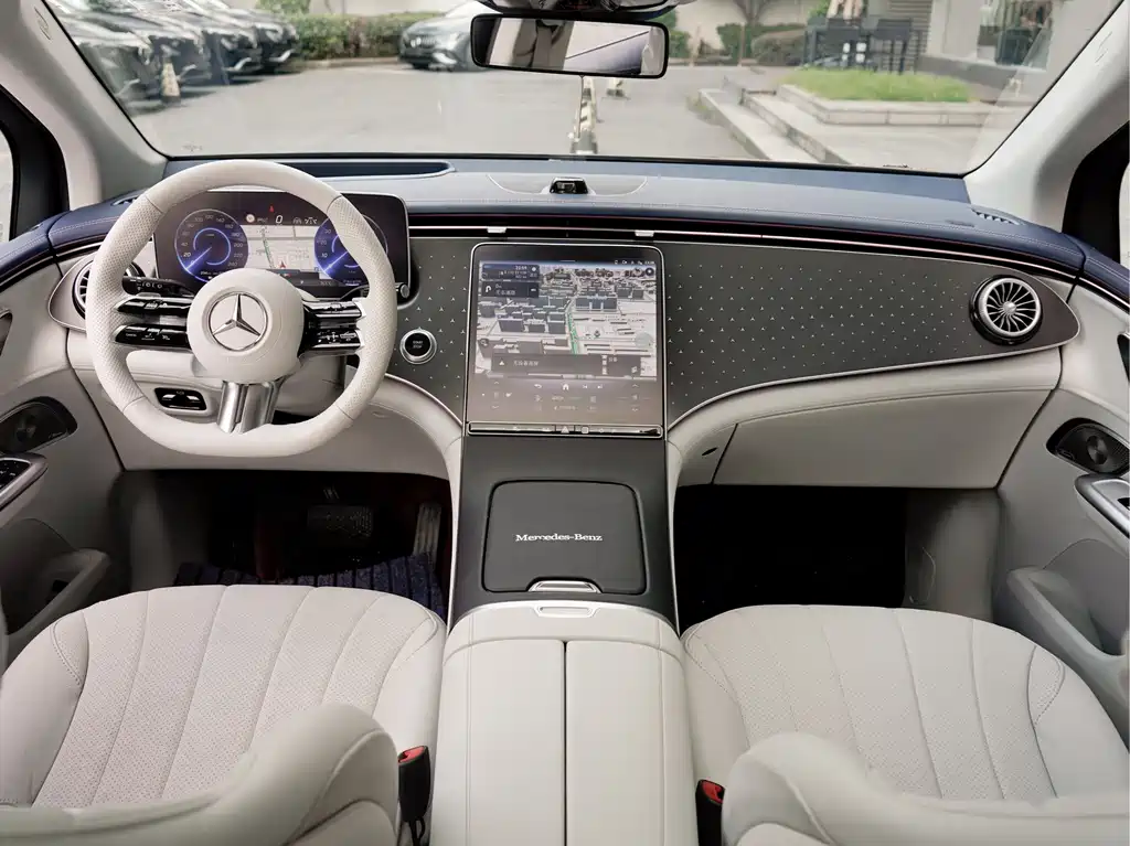 Mercedes-Benz EQE SUV — миниатюра 16
