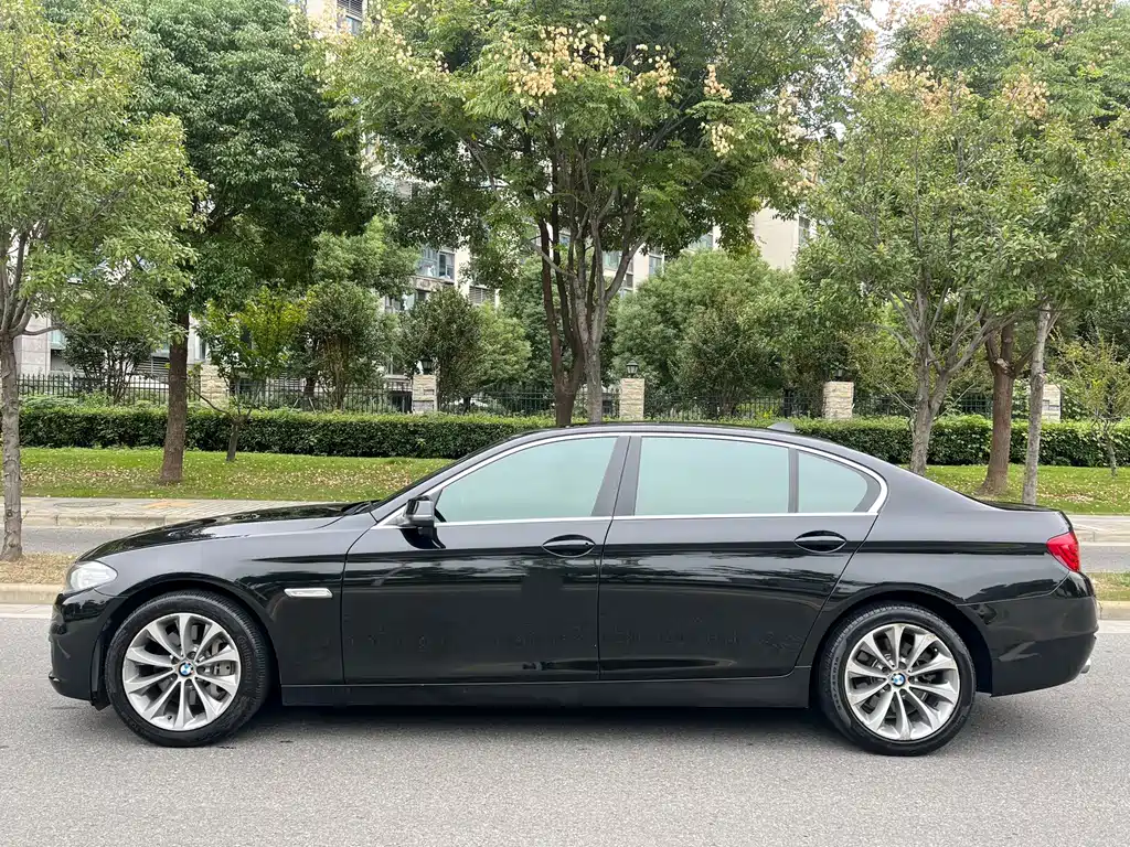 BMW 5 Series — миниатюра 4