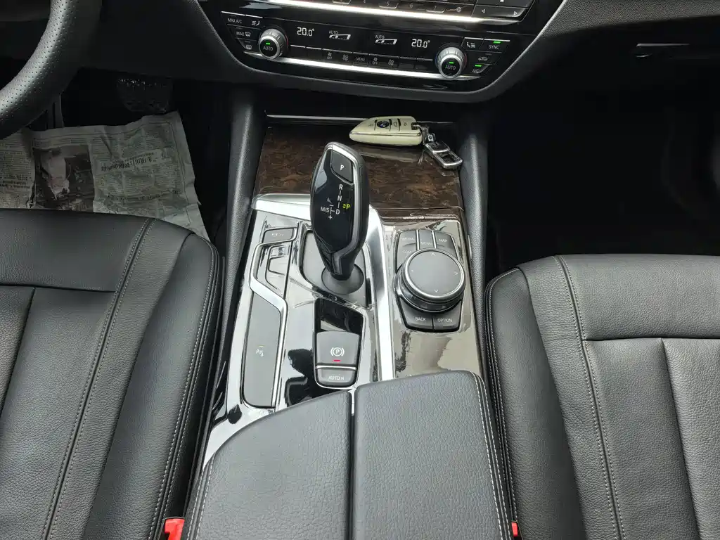 BMW 5 Series — миниатюра 16