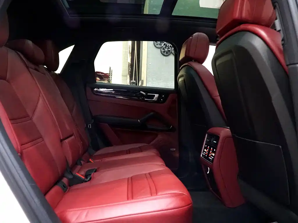 Porsche Cayenne — миниатюра 10