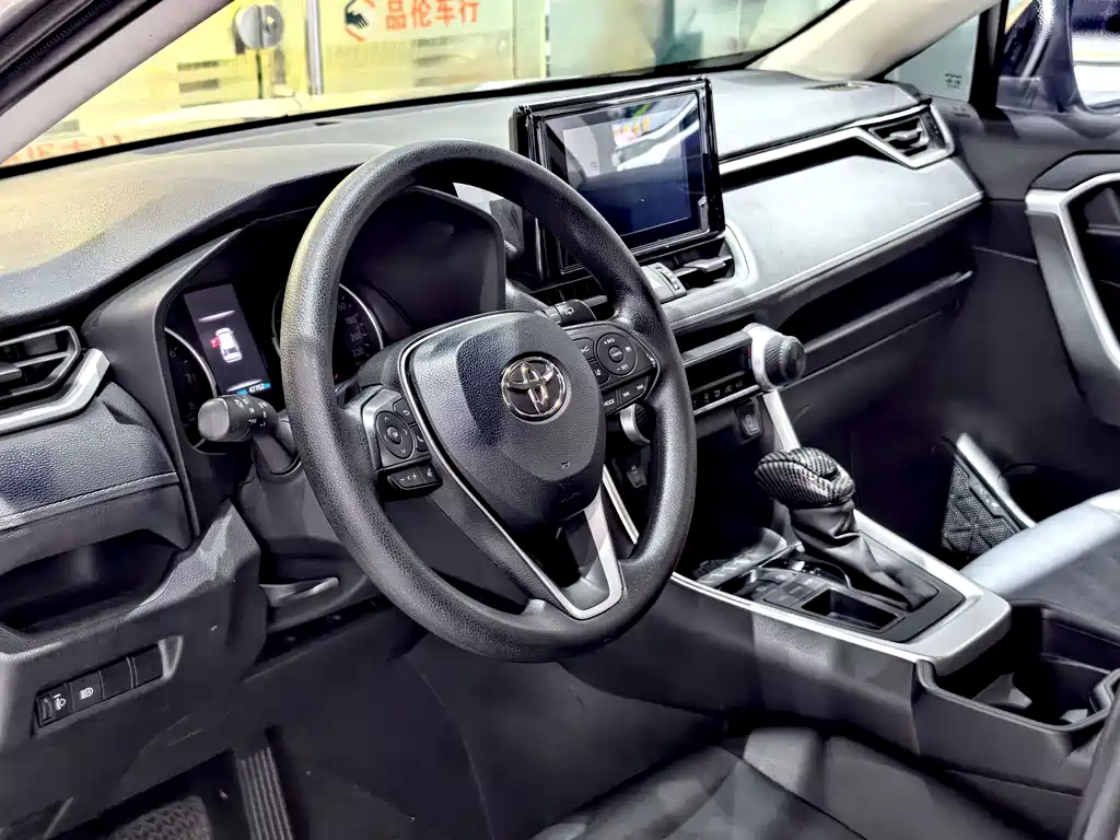 Toyota RAV4 — миниатюра 5