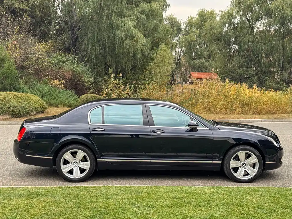 Bentley Flying Spur — миниатюра 8