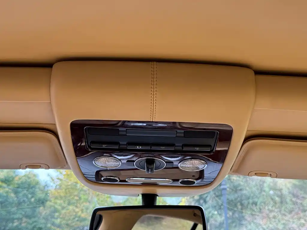 Bentley Flying Spur — миниатюра 30