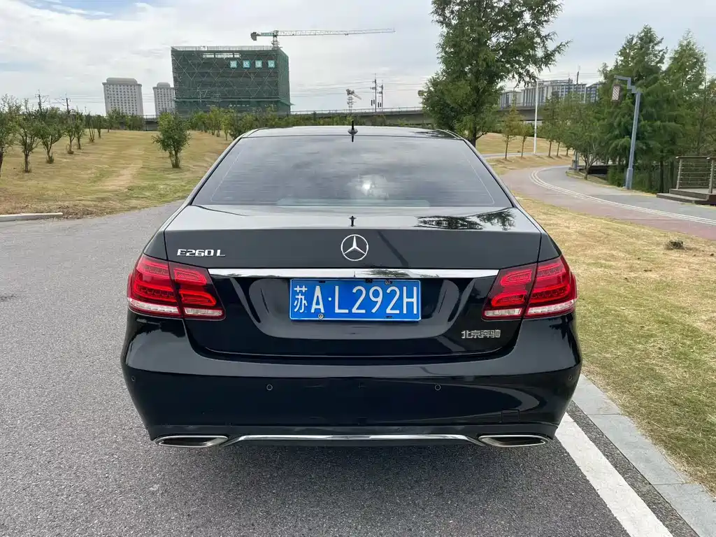 Mercedes-Benz E-Class — миниатюра 6