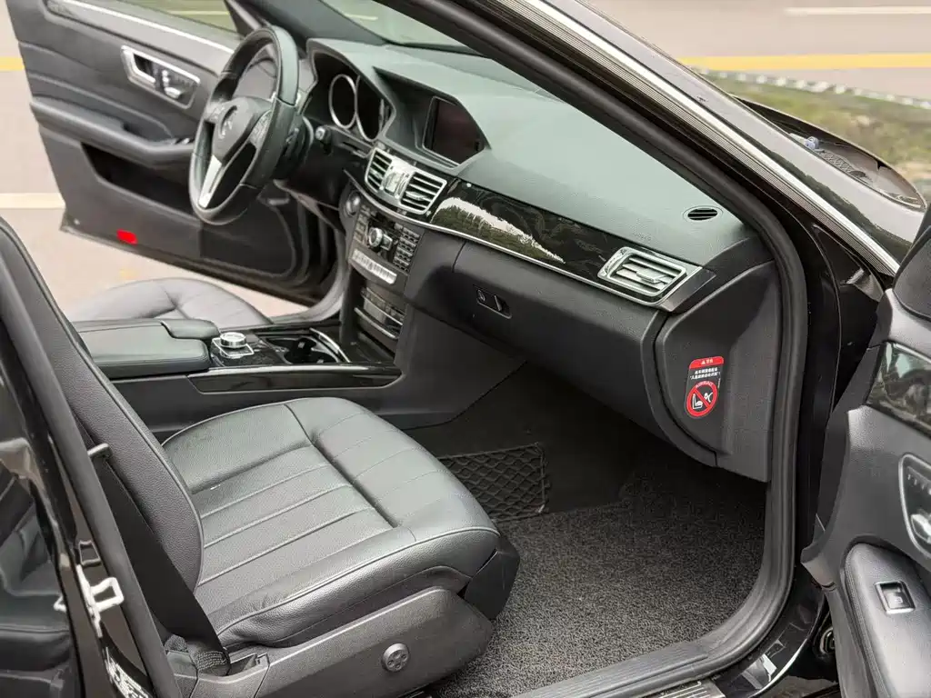 Mercedes-Benz E-Class — миниатюра 4