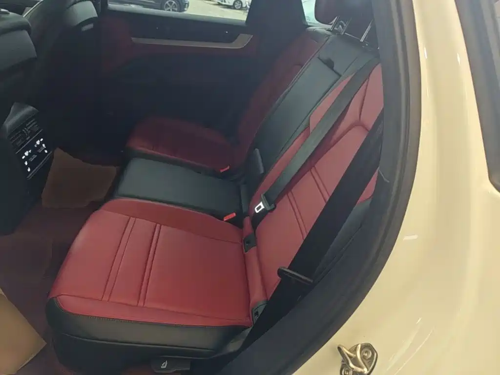 Porsche Cayenne — миниатюра 17