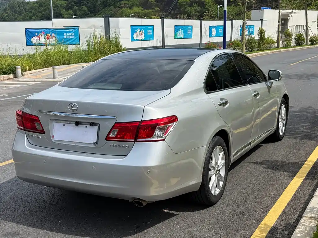 Lexus ES — миниатюра 6