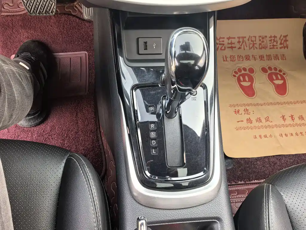 Nissan Tiida — миниатюра 10