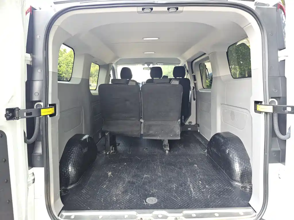 Maxus V70 — миниатюра 16