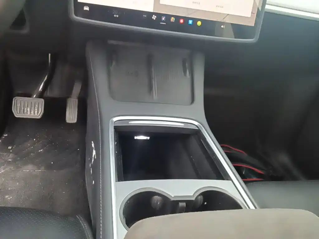 Tesla Model Y — миниатюра 14