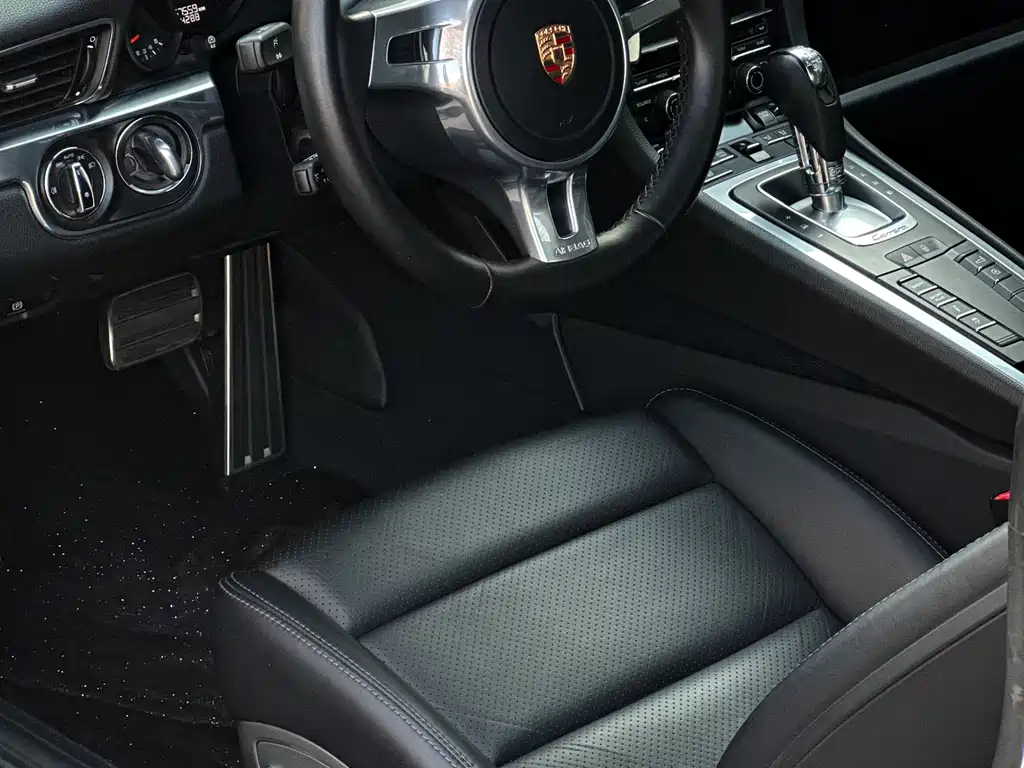 Porsche 911 2015 Carrera 4 3.4L Style Edition