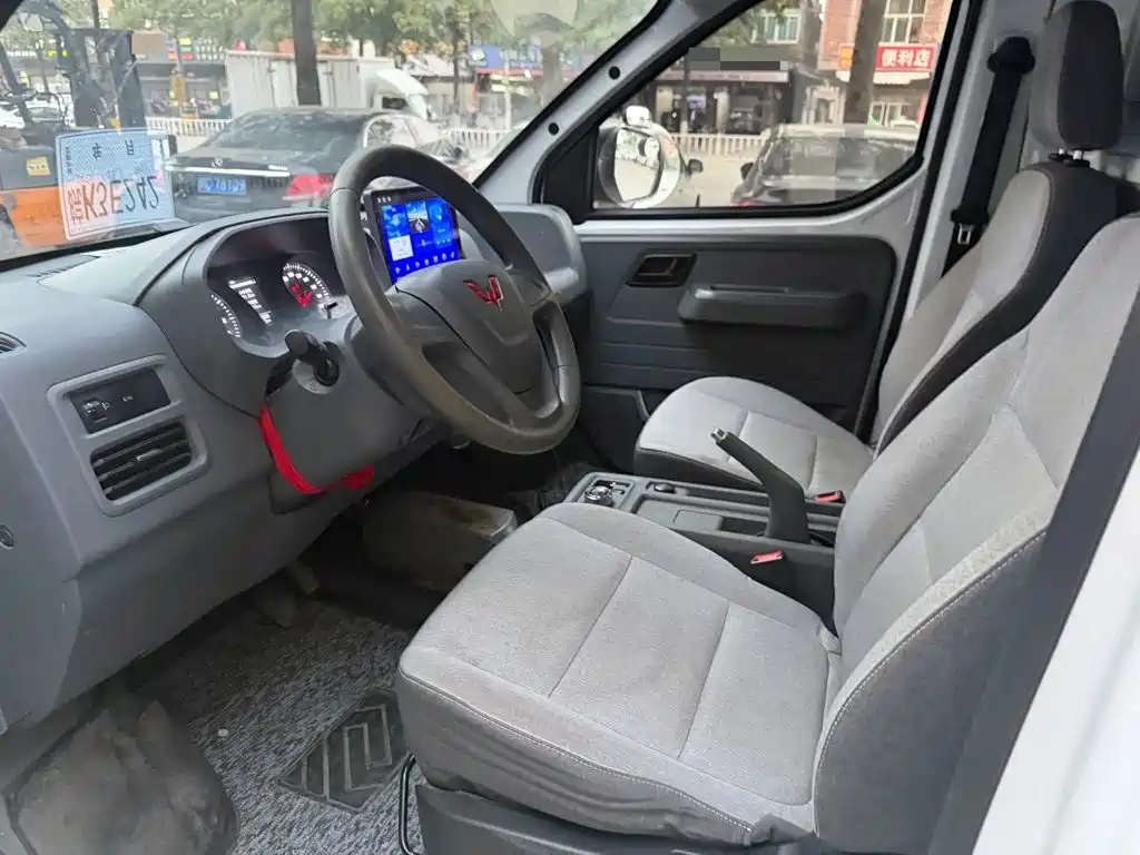 Wuling Yangguang — миниатюра 9