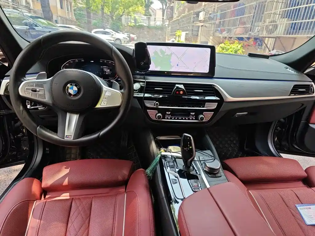 BMW 5 Series — миниатюра 13