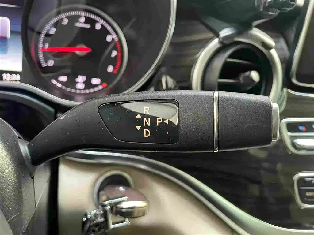 MERCEDES-BENZ V CLASS