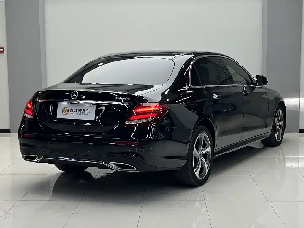 Mercedes-Benz E-Class — миниатюра 16