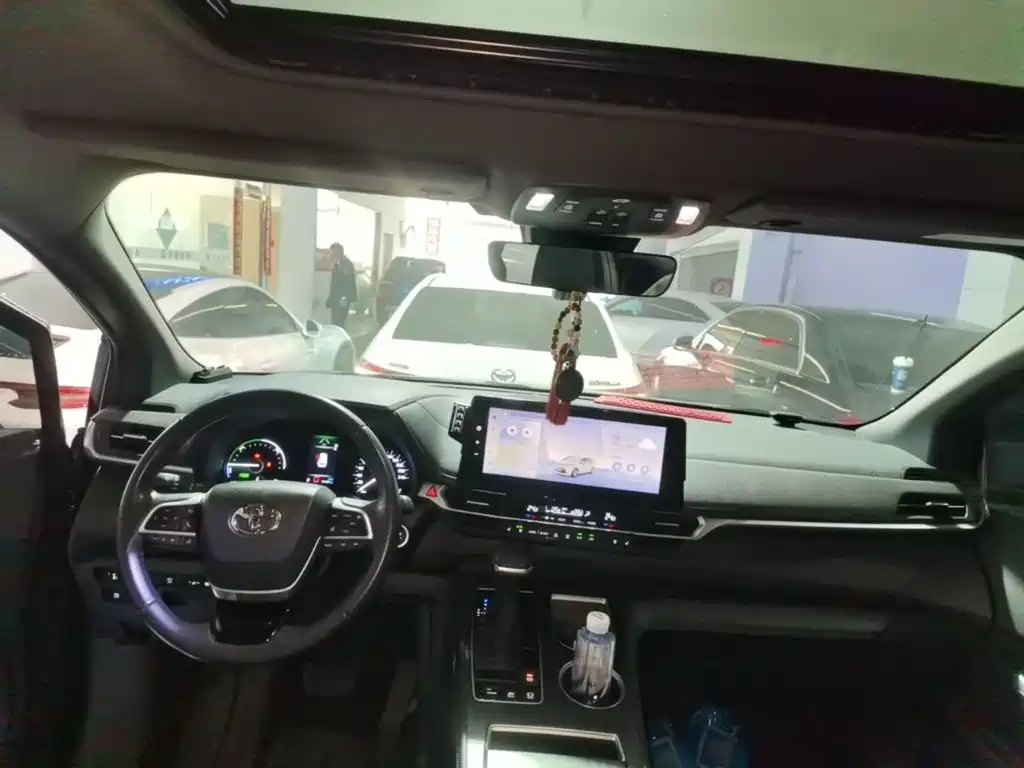 Toyota Sienna — миниатюра 10
