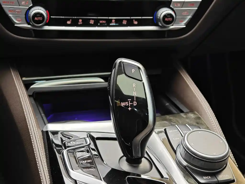 BMW 5 Series — миниатюра 22
