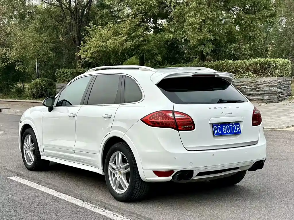 Porsche Cayenne — миниатюра 6