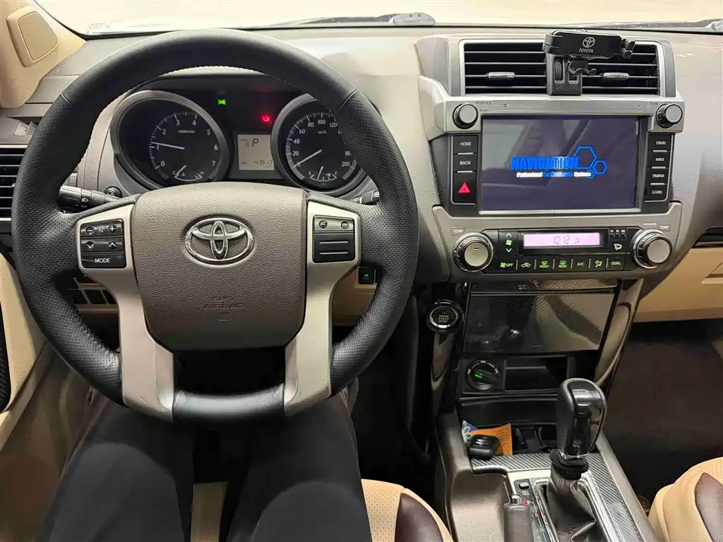Toyota Land Cruiser Prado 2016 2.7L AT Standard