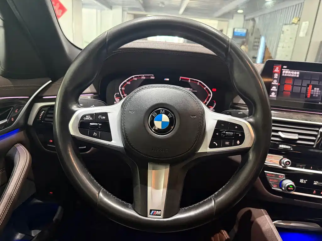 BMW 5 Series — миниатюра 8