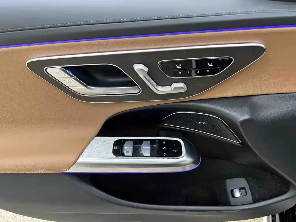 Mercedes-Benz E-Class — миниатюра 8
