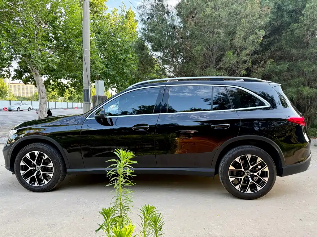 Mercedes-Benz GLC 2024 GLC 260 L 4MATIC 5 мест