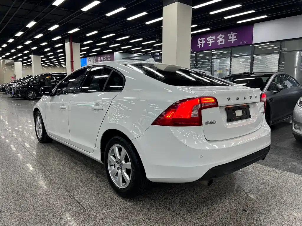 Volvo S60 (Import) — миниатюра 14