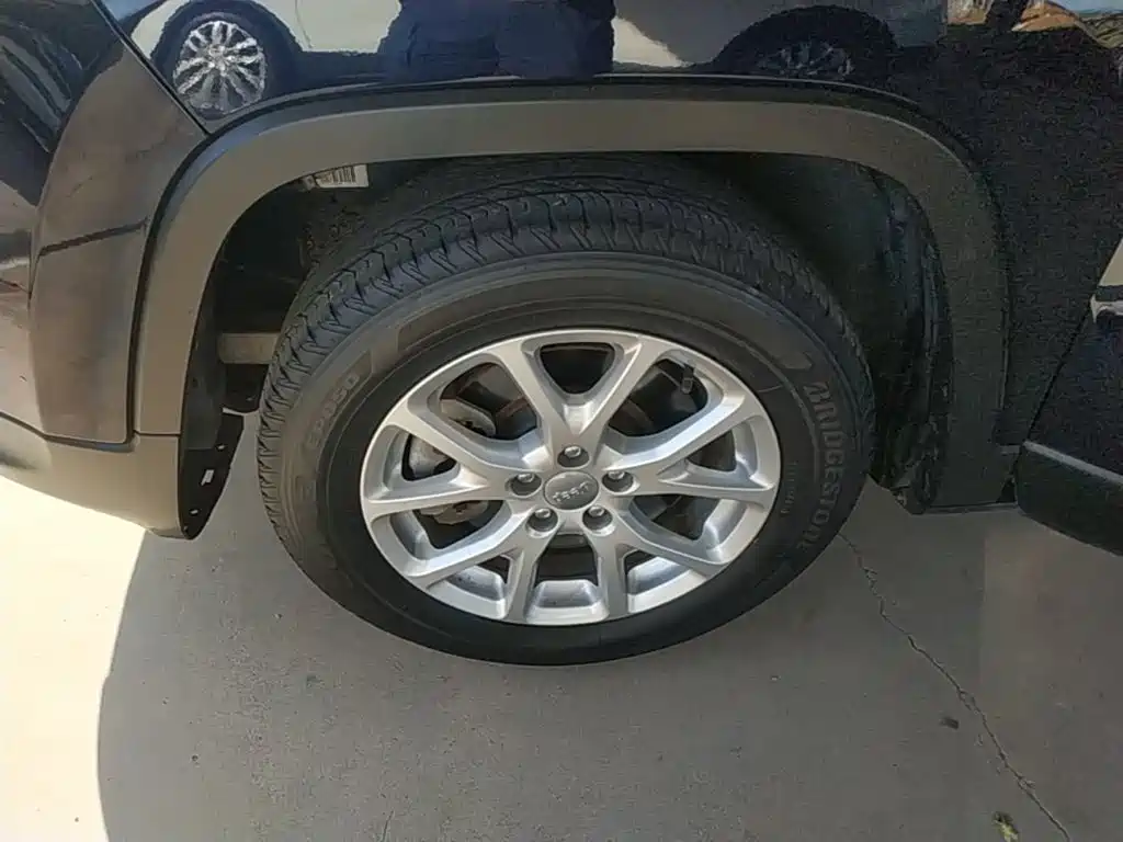 Jeep Cherokee — миниатюра 23