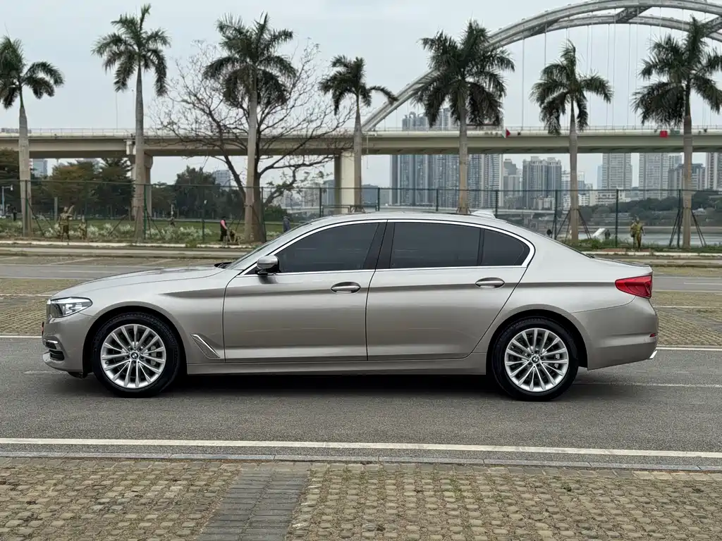 BMW 5 SERIES