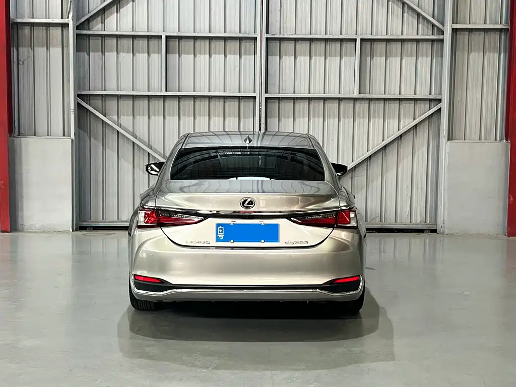 Lexus ES — миниатюра 8