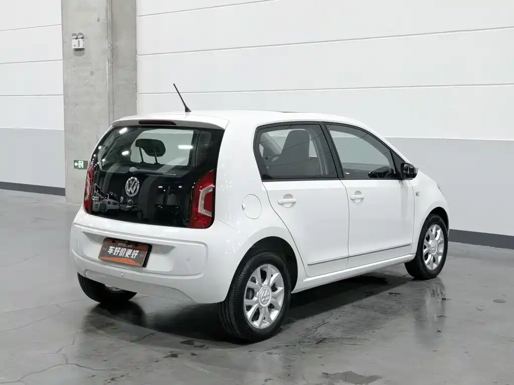 Volkswagen up! — миниатюра 2