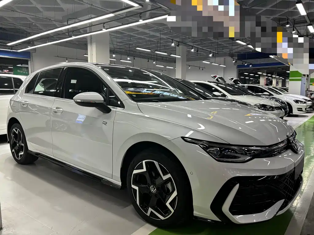 Volkswagen Golf 2025 300TSI R-Line