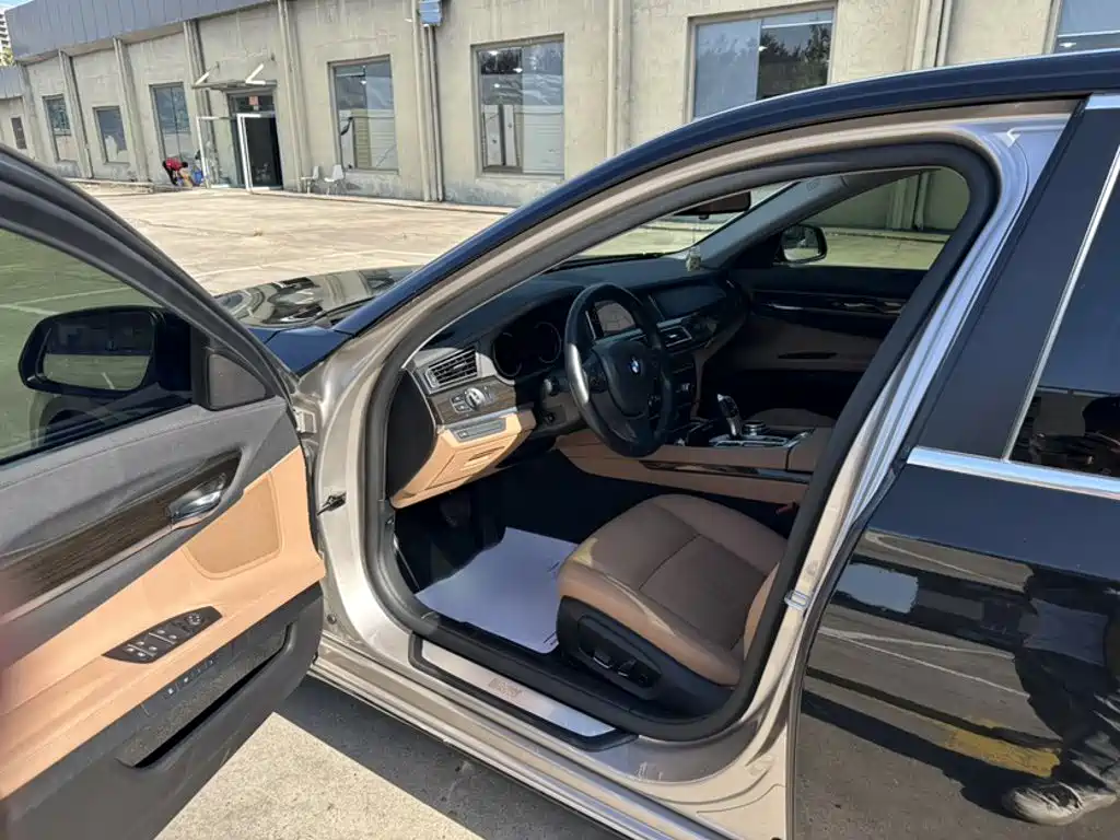BMW 7 Series — миниатюра 19