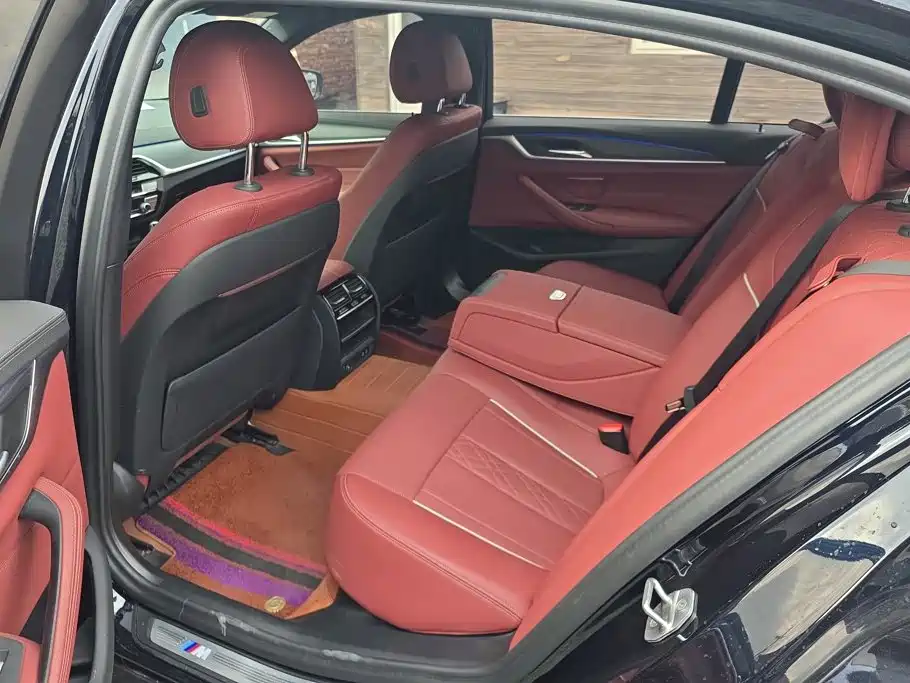BMW 5 Series — миниатюра 11