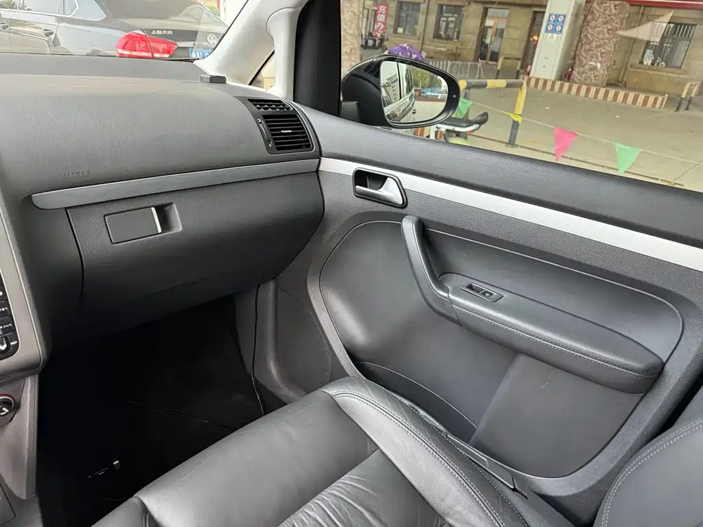 Volkswagen Touran — миниатюра 9