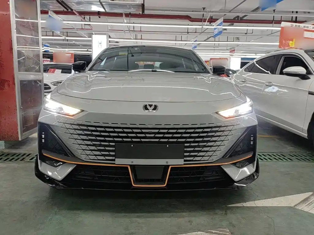 Changan UNI-V — миниатюра 3