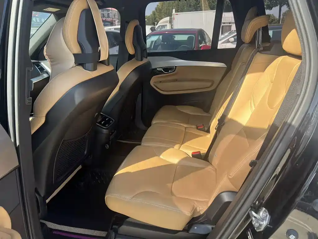Volvo XC90 — миниатюра 6