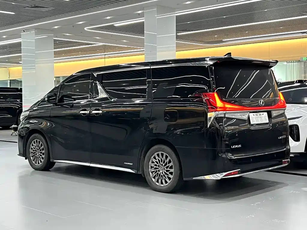 Lexus LM — миниатюра 15
