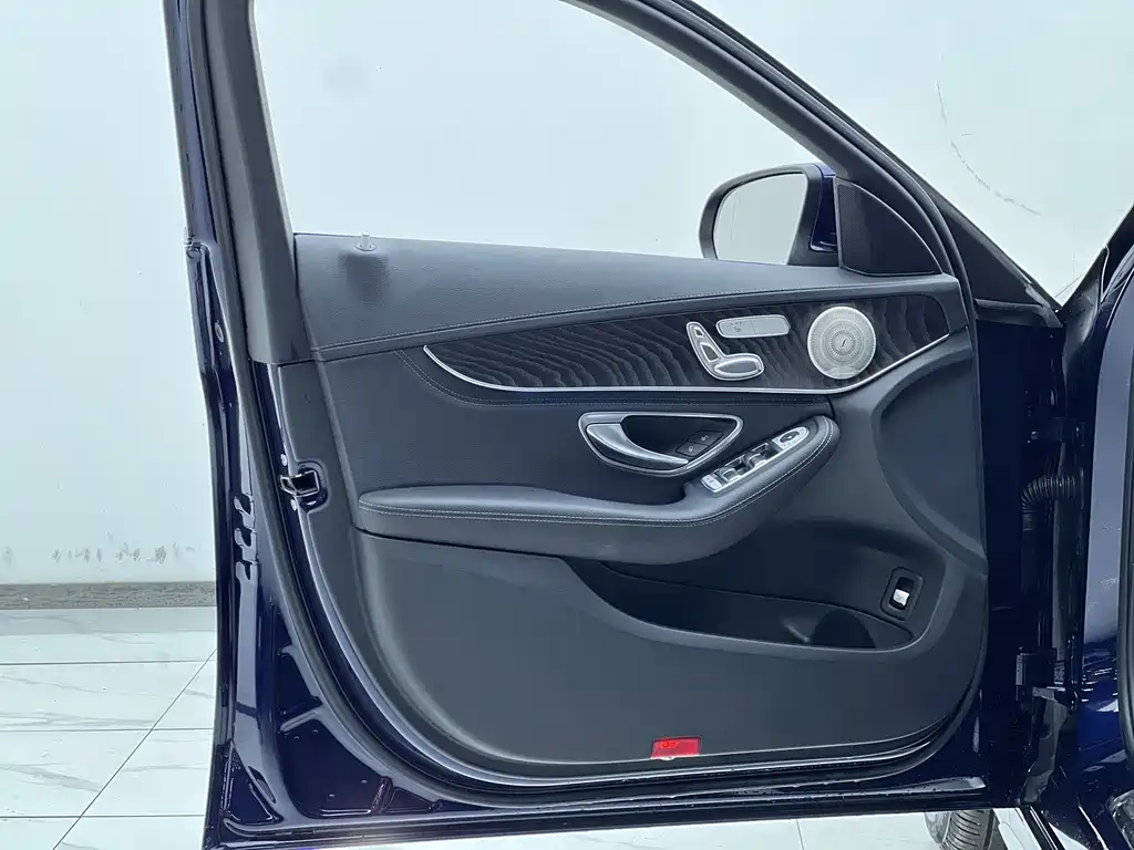 Mercedes-Benz C-Class — миниатюра 18