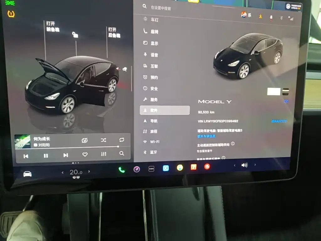 Tesla Model Y — миниатюра 12