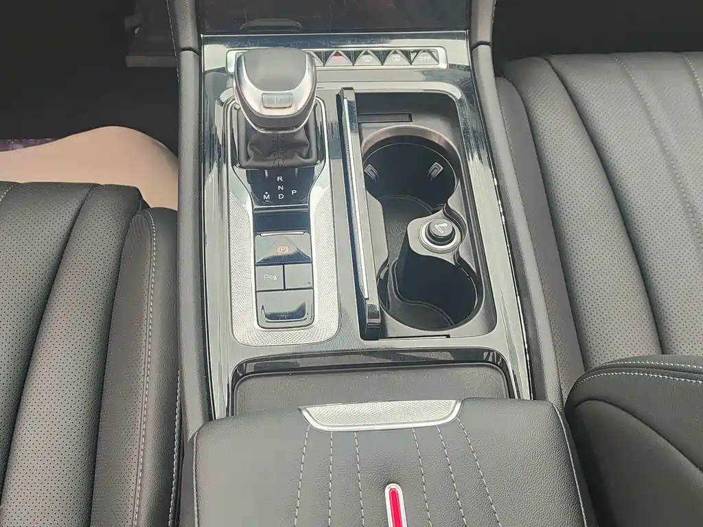 Hongqi Hongqi H5 — миниатюра 6